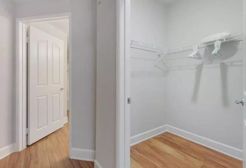هتل کپسول Central 2bedroom 5 Mins To Grove With Pool & Free Parking
