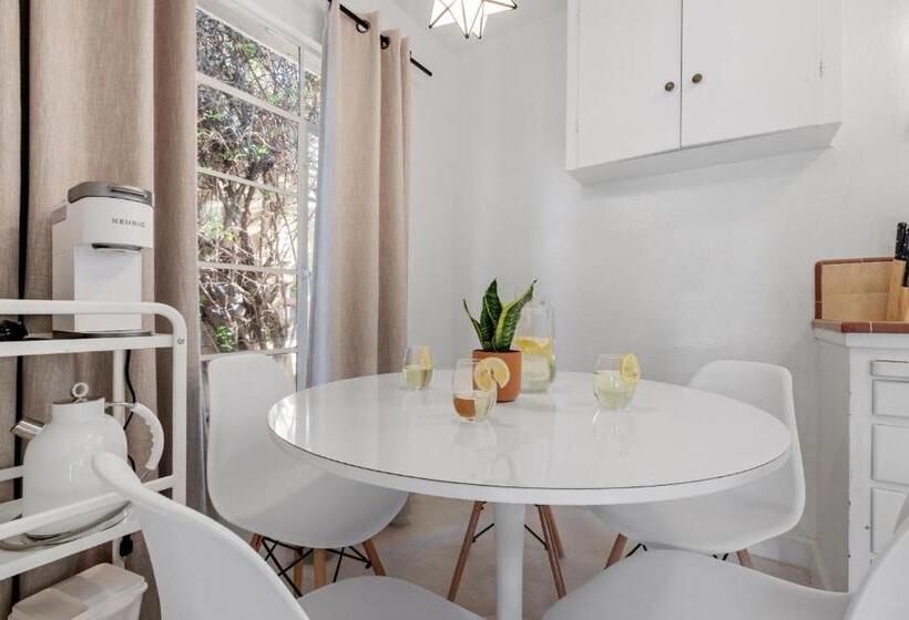 Hotelli Designer Poolside Escape Near Downtown Ps