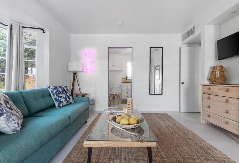 Hotelli Designer Poolside Escape Near Downtown Ps