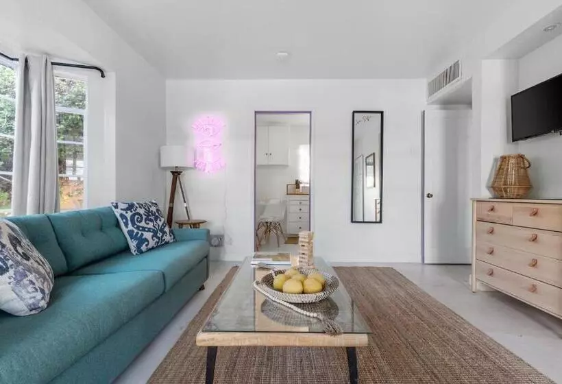 هتل Designer Poolside Escape Near Downtown Ps