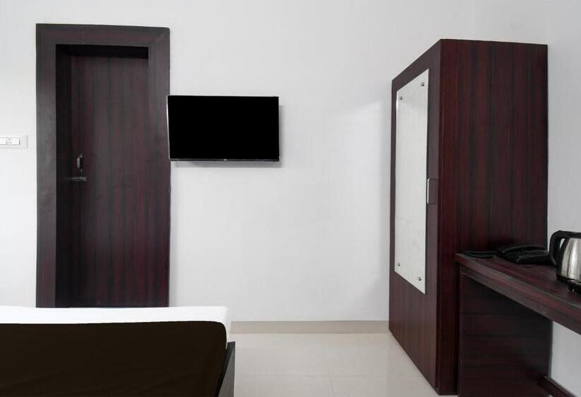 هتل Oyo Silver Line