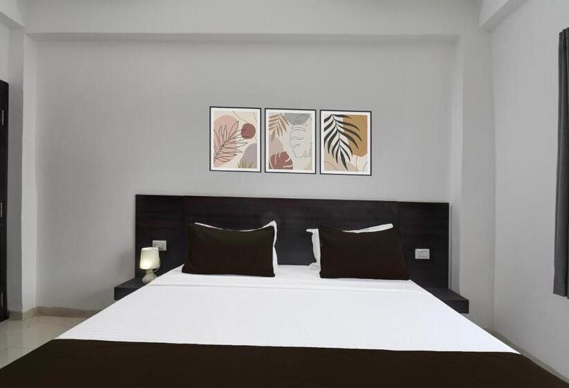 هتل Oyo Silver Line