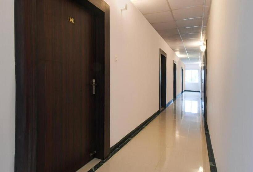 هتل Oyo Silver Line