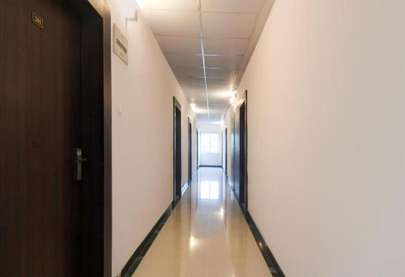 هتل Oyo Silver Line