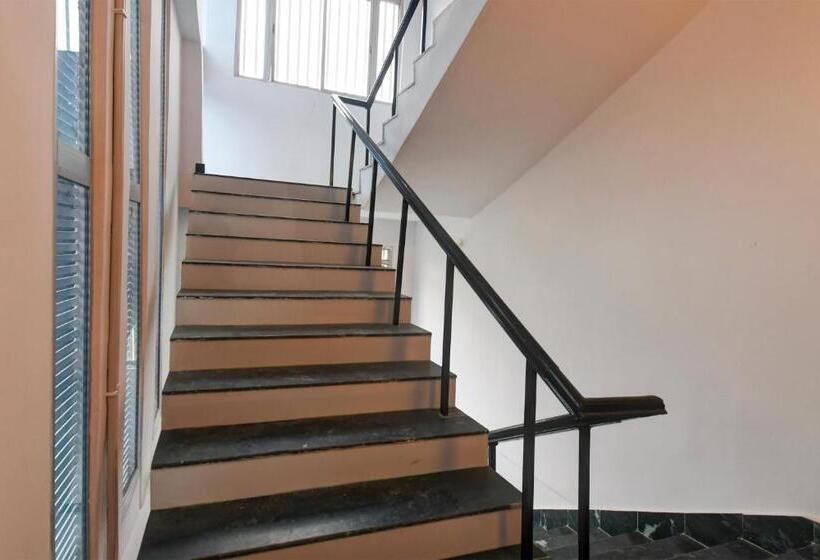 هتل Oyo Silver Line