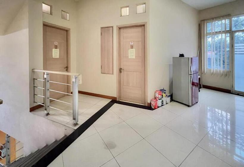 ホテル Wisma Anggrek Syariah Mitra Reddoorz