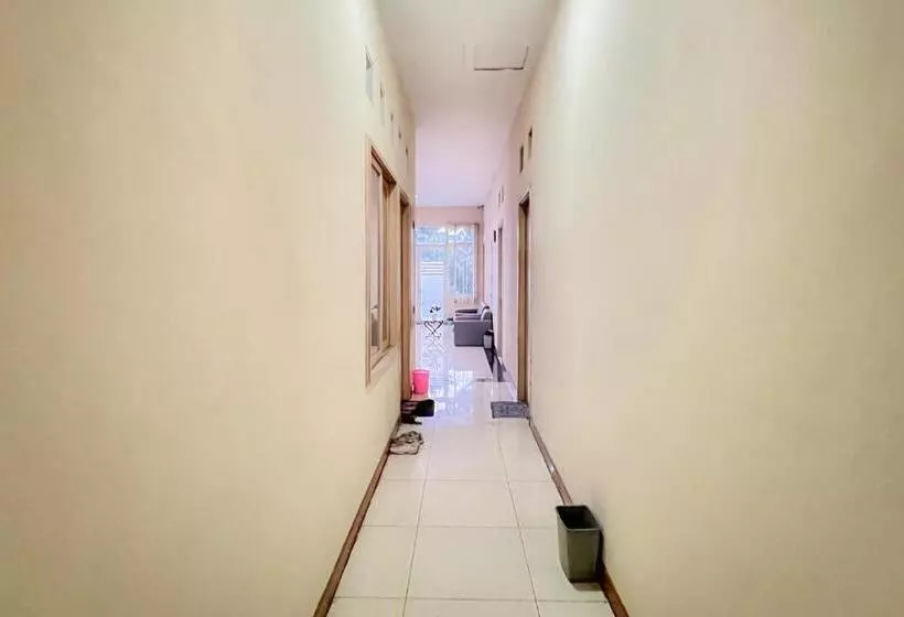 Hotelli Wisma Anggrek Syariah Mitra Reddoorz