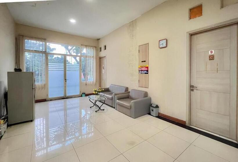 ホテル Wisma Anggrek Syariah Mitra Reddoorz