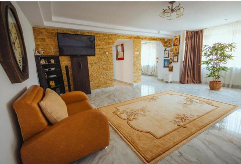 פנסיון Casa Radu