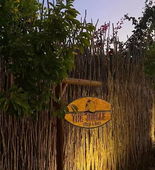 ユースホステル The Jungle, Village & Beach