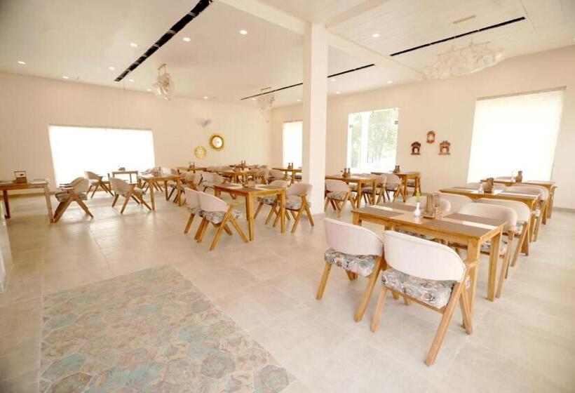 هتل Corbett The Regnum Resort