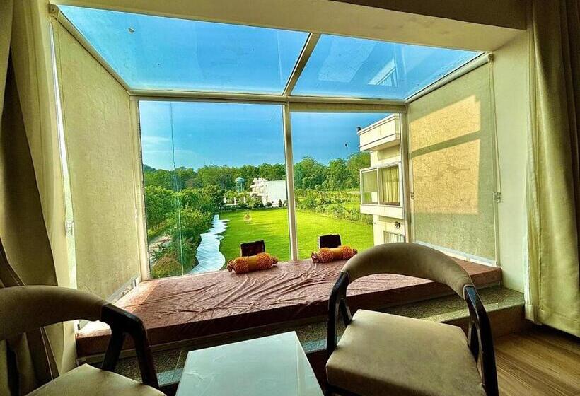 هتل Corbett The Regnum Resort