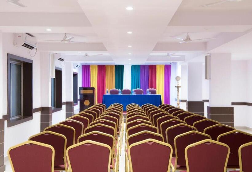 ホテル The Vyshakh