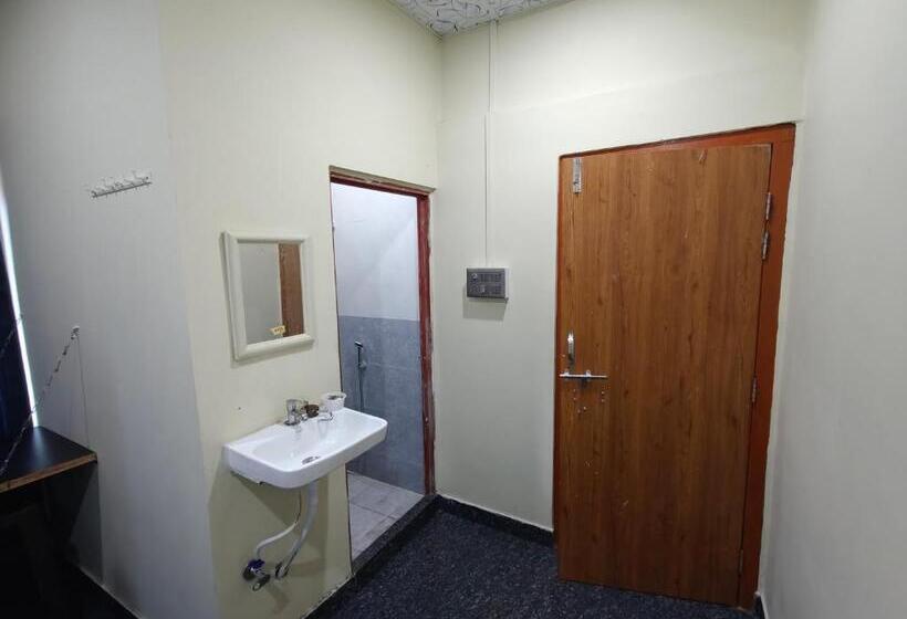 پانسیون Shivalaya Lodge