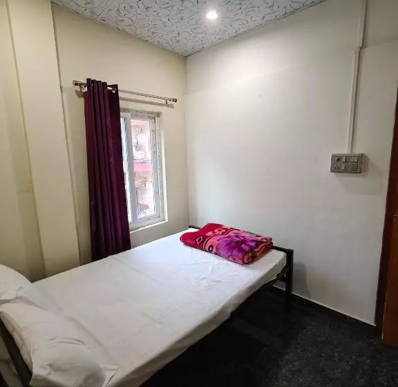 ペンション Shivalaya Lodge