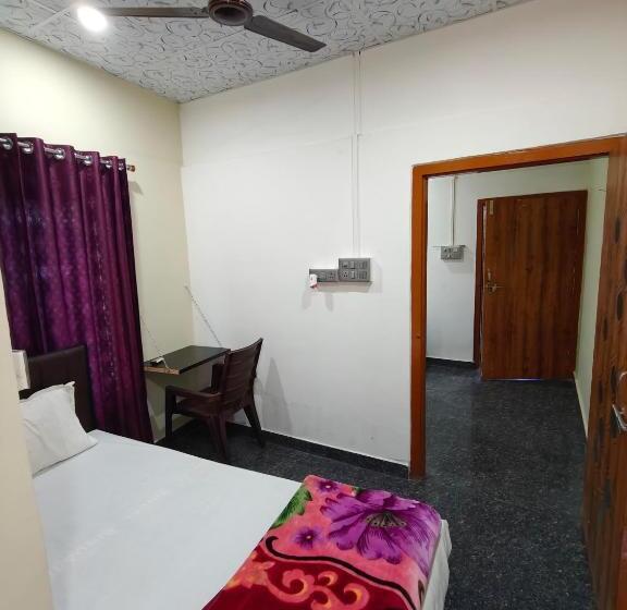 پانسیون Shivalaya Lodge