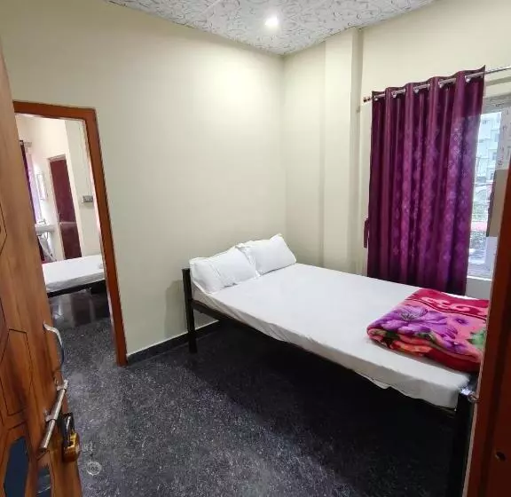 ペンション Shivalaya Lodge