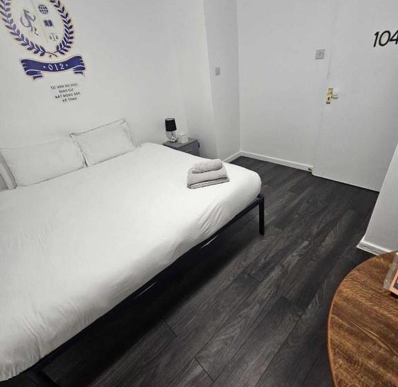 Queens Place   Rooms