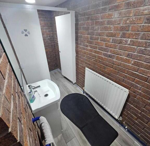 Queens Place   Rooms