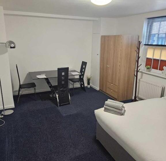 Queens Place   Rooms