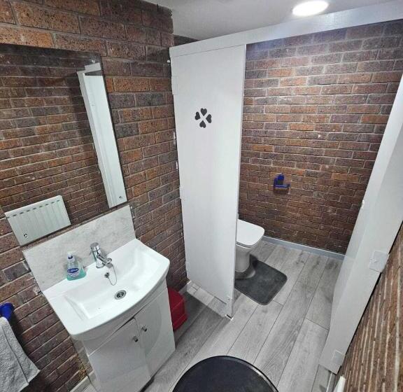 Queens Place   Rooms