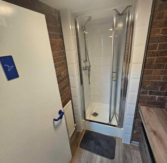 Queens Place   Rooms