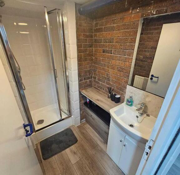 Queens Place   Rooms