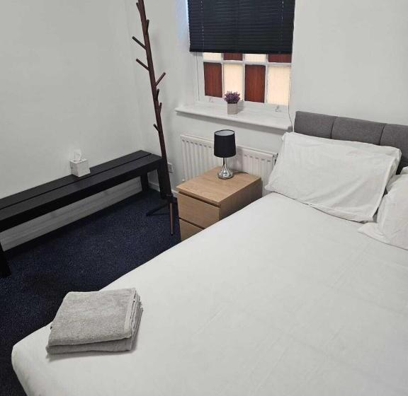 Queens Place   Rooms