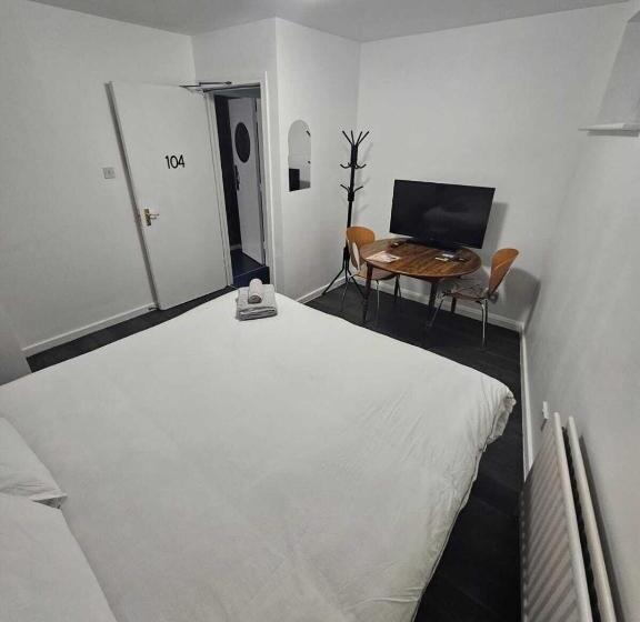 Queens Place   Rooms