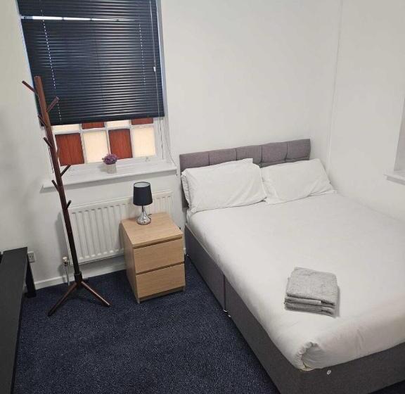 Queens Place   Rooms
