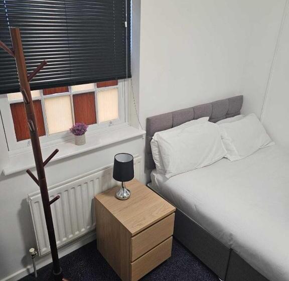 Queens Place   Rooms