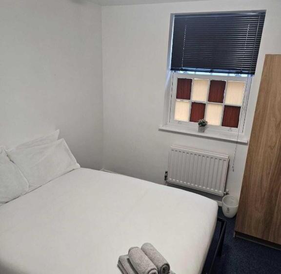 Queens Place   Rooms