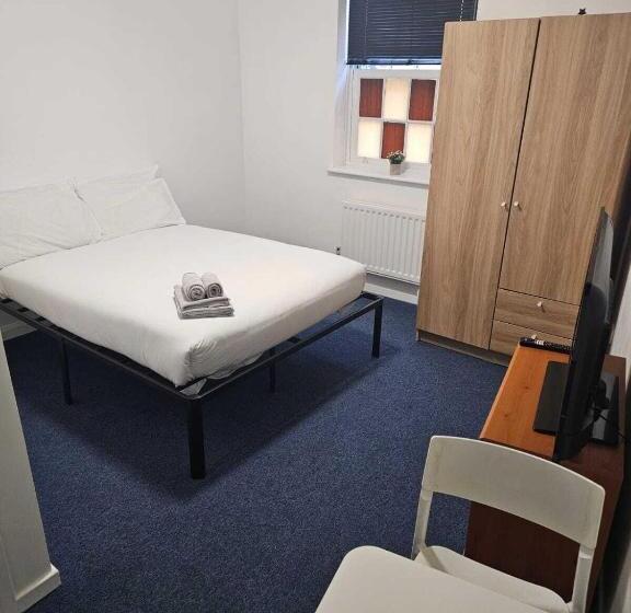 Queens Place   Rooms