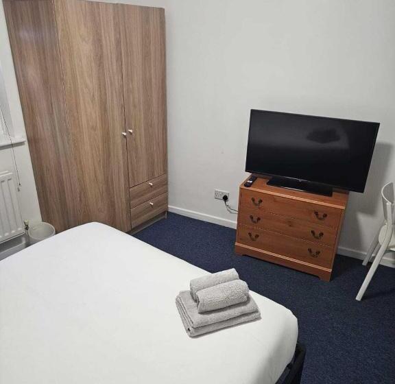 Queens Place   Rooms