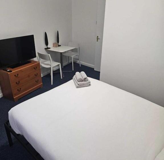 Queens Place   Rooms