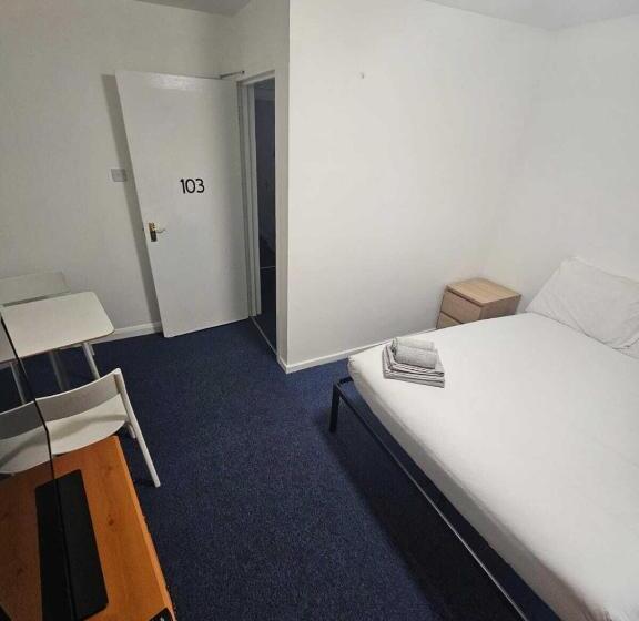 Queens Place   Rooms