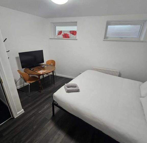 Queens Place   Rooms