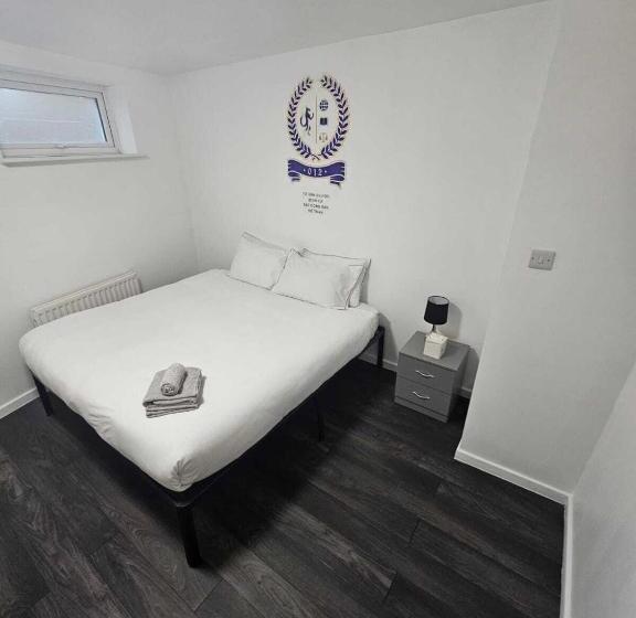 Queens Place   Rooms