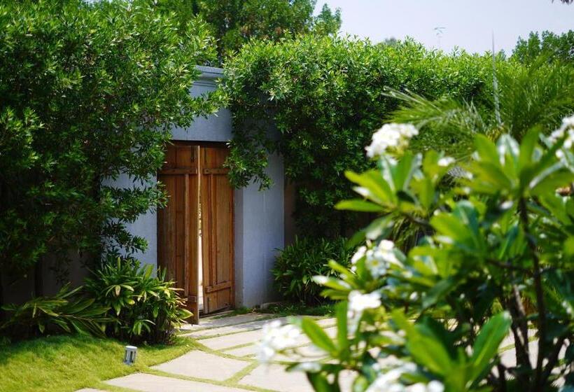 리조트 Oro The Estates, Nandi Hills