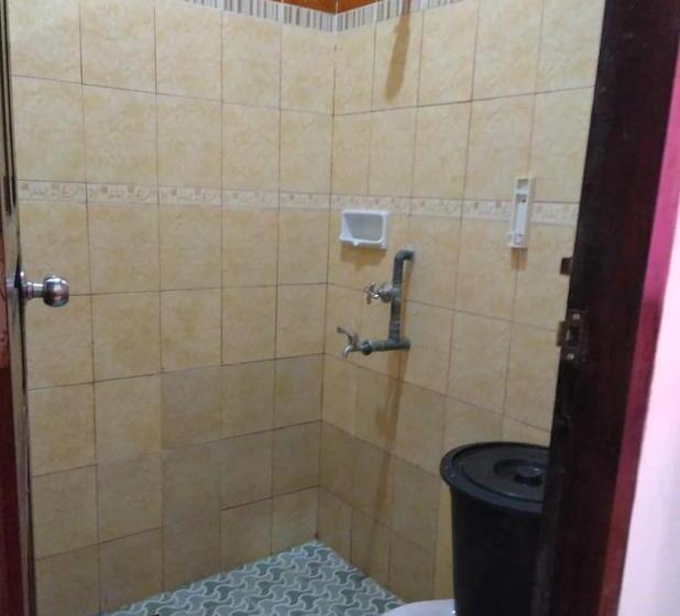 Общежитие Penginapan Najwa Indah