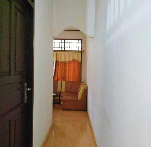 Общежитие Penginapan Najwa Indah