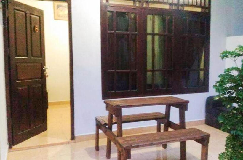 Общежитие Penginapan Najwa Indah