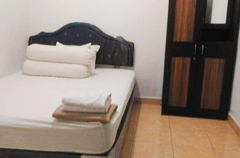 Общежитие Penginapan Najwa Indah