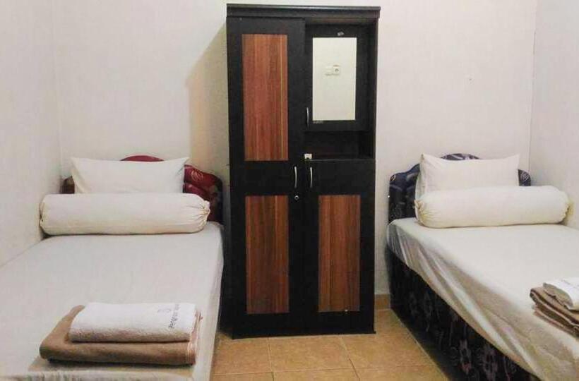 Общежитие Penginapan Najwa Indah