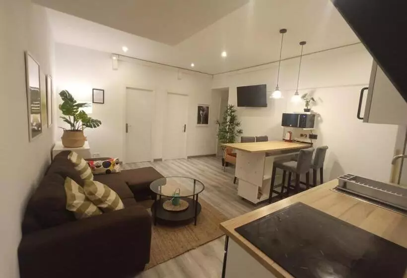 هاستل Private Rooms On Tamarit Street