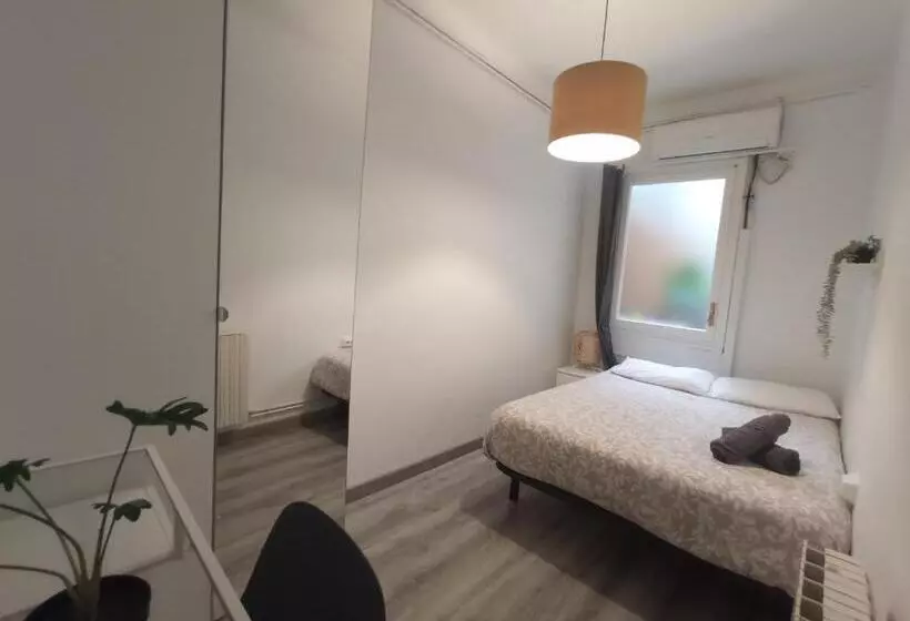 هاستل Private Rooms On Tamarit Street