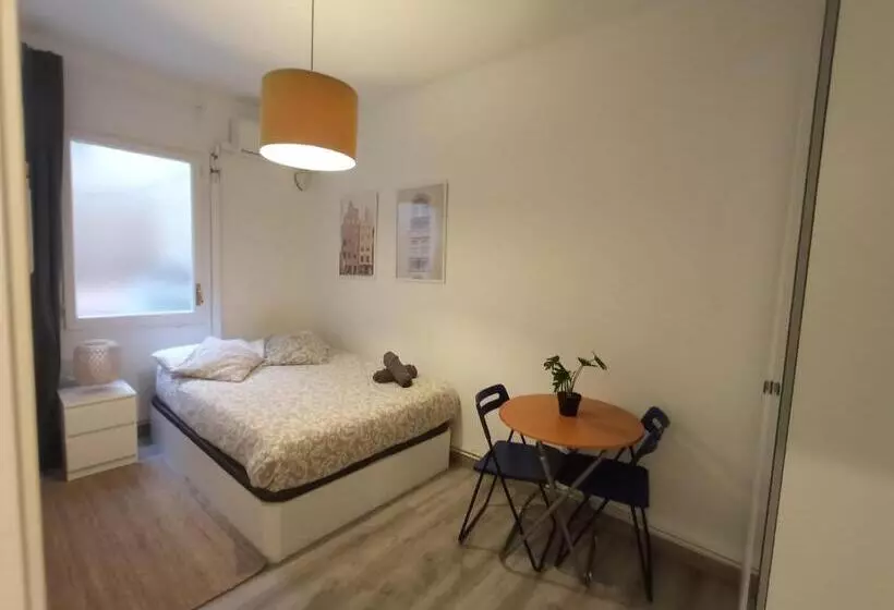 هاستل Private Rooms On Tamarit Street