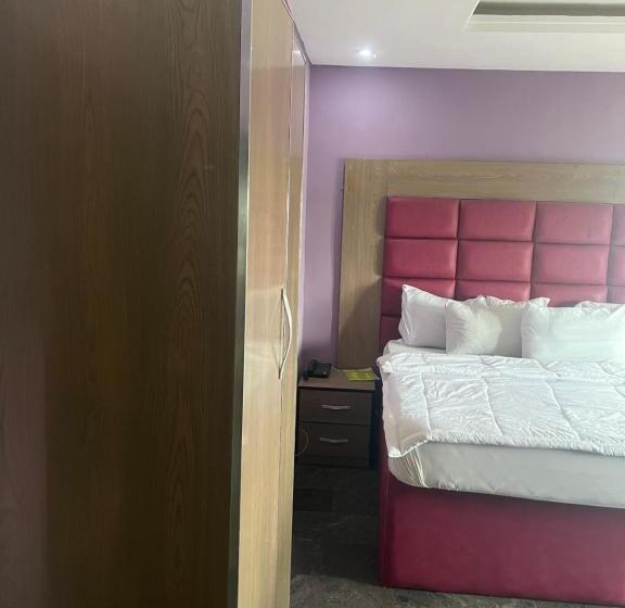 Florence Hotel And Suites