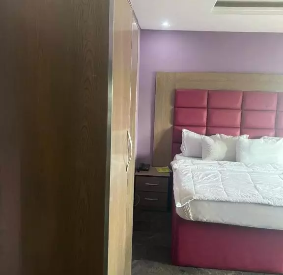 Florence Hotel And Suites