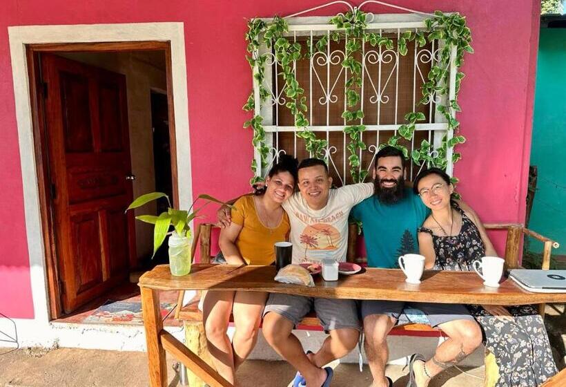 هتل کپسول Mamacita Cafe House